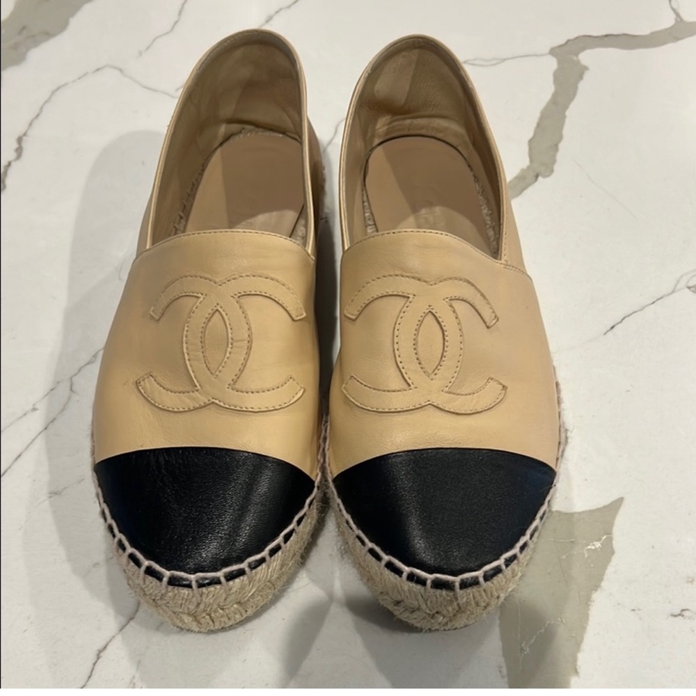 CHANEL lambskin Cream and Black Espadrille Shoes - Picture 6 of 10